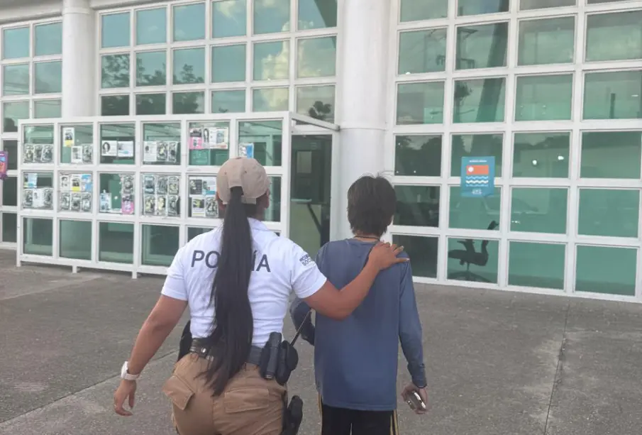 Menor Joaquín llegando a la Fiscalía