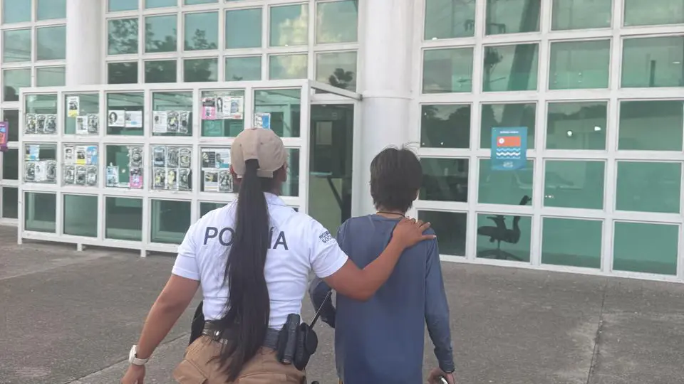 Menor Joaquín llegando a la Fiscalía