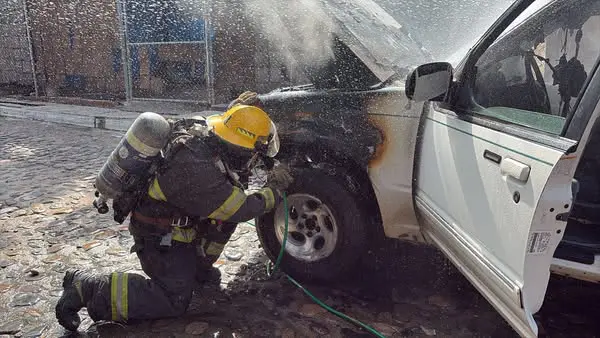 Se incendia camioneta en Bucerías