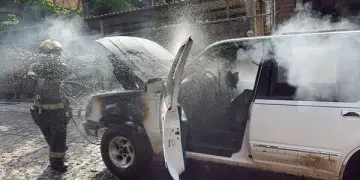 Se incendia camioneta en Bucerías