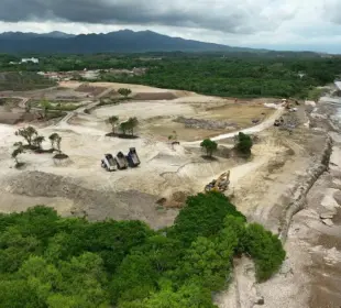 Navarro y Santana guardan silencio por ecocidio en Punta de Mita