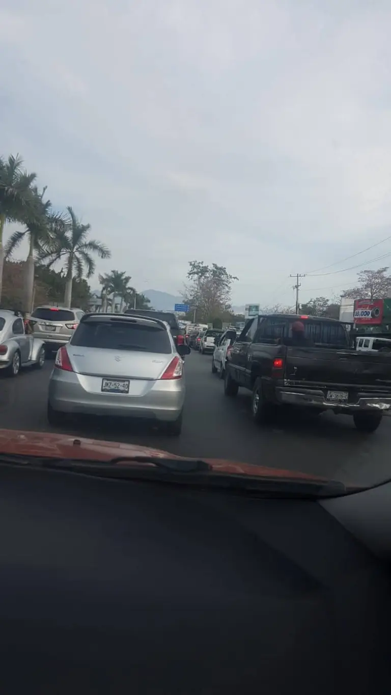 Tráfico rumbo a Vallarta por manifestación