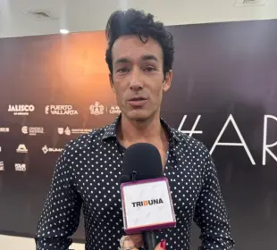 Aarón Díaz celebra proyección de Puerto Vallarta en Premios Ariel