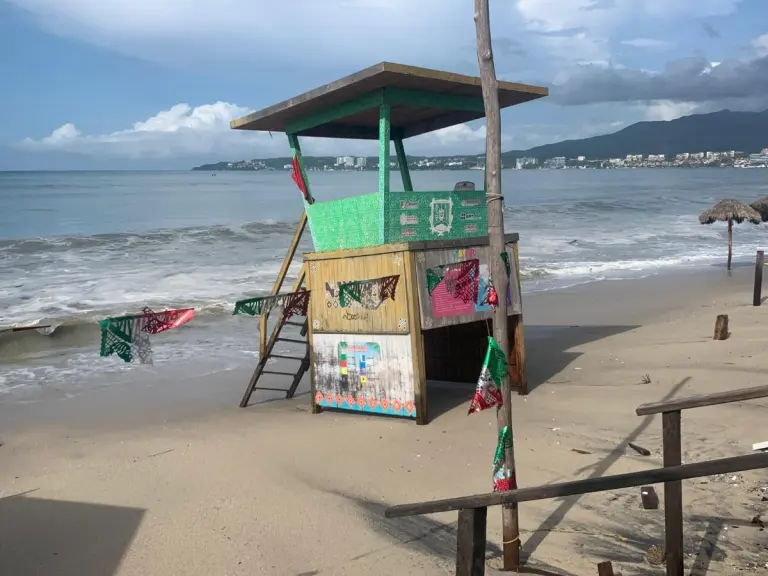 Priscilla afecta a playas de Bahía