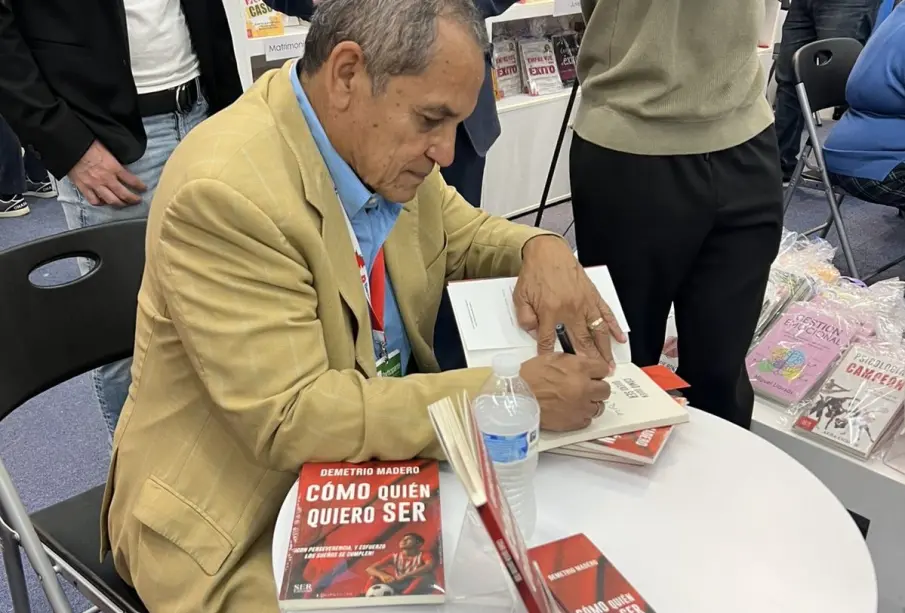 Demetrio Madero presenta su libro “Como quien quiero ser” en la FIL Guadalajara