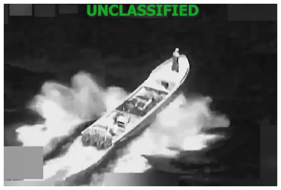 E.U. destruye embarcación presuntamente ligada al narcotráfico en el Pacífico