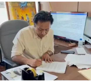 Marx Arriaga sale de la SEP tras casi cuatro días atrincherado