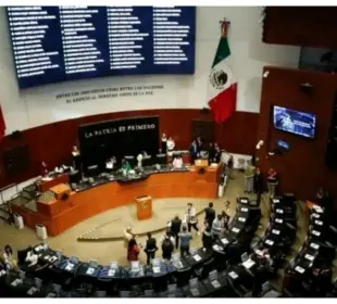 Senado aprueba tope a pensiones de funcionarios públicos en México