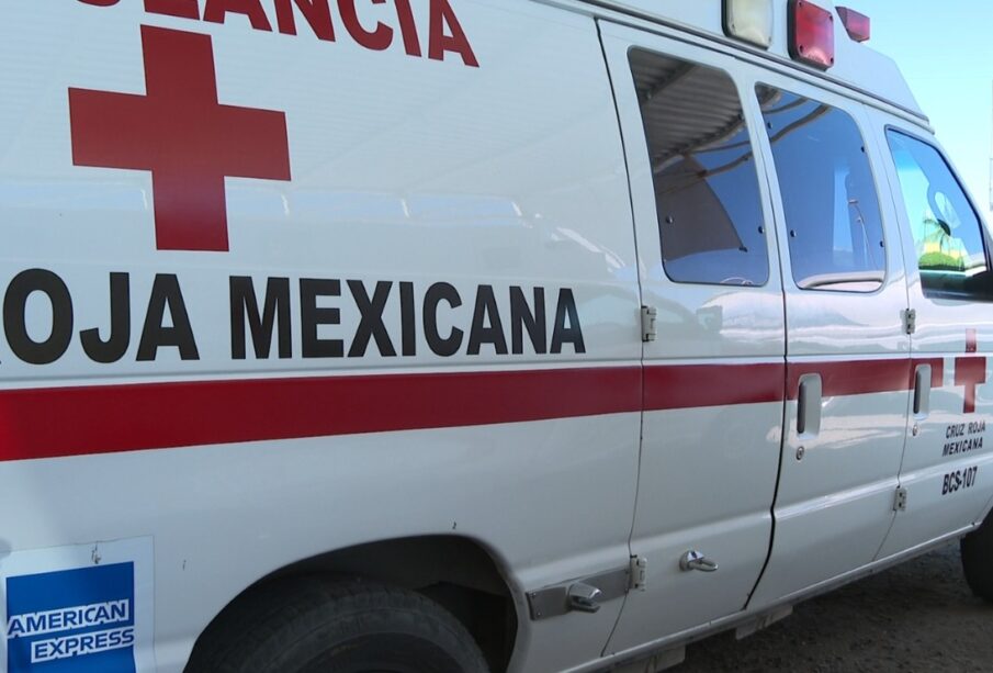 Ambulancia de la Cruz Roja en el vado de Santa Rosa.