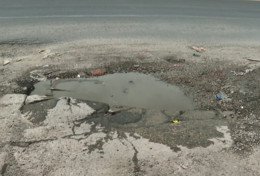 Bache con agua por fuga