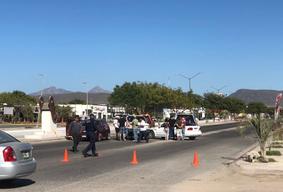 Calle cerrada por accidente vehícular