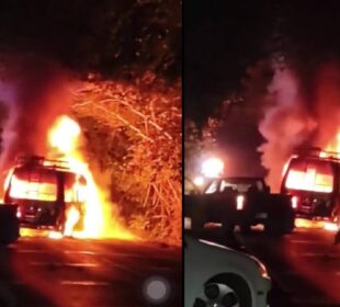 Carros quemados bloqueando carreteros