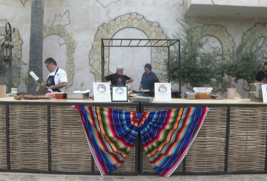 Chefs cocinando en la segunda edición de Paella Fest 2.0 en el Habaneros restaurante.