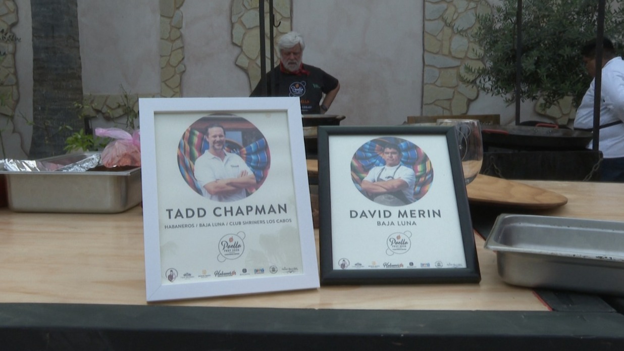 Cuadros de Tadd Chapman y David Merin en la segunda edición de Paella Fest 2.0 en el Habaneros restaurante.