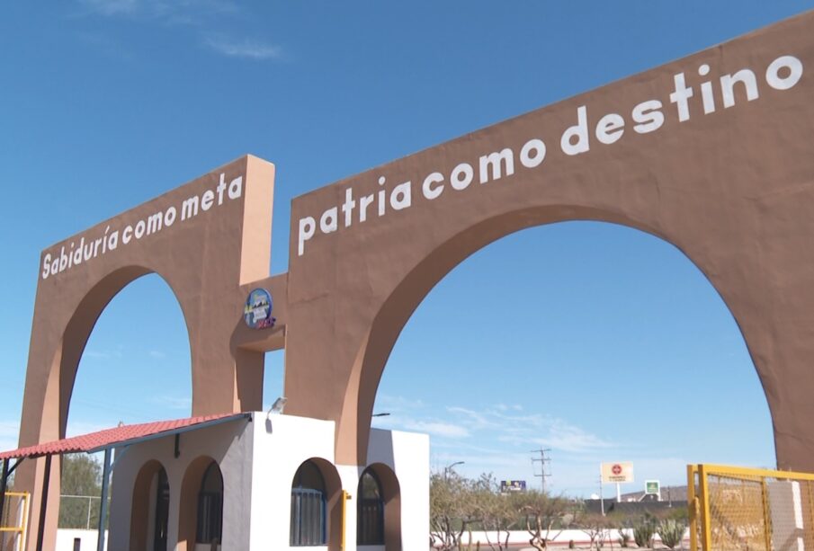 Entrada de la UABCS en La Paz.