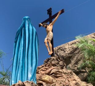 Estatua de Jesucristo y la virgen María en Santa Rosa.