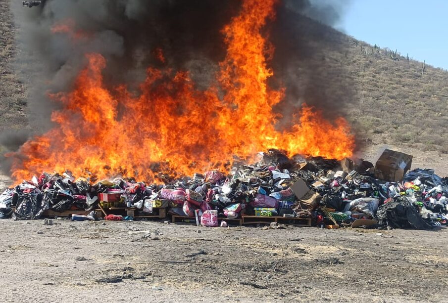 Incineración de material apócrifo en campo de tiro Laguna Seca en La Paz.