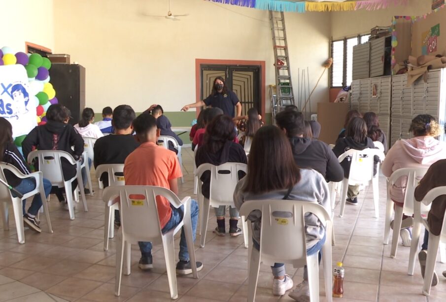 Jóvenes católicos en la parroquia Nuestra Señora del Auxilio.