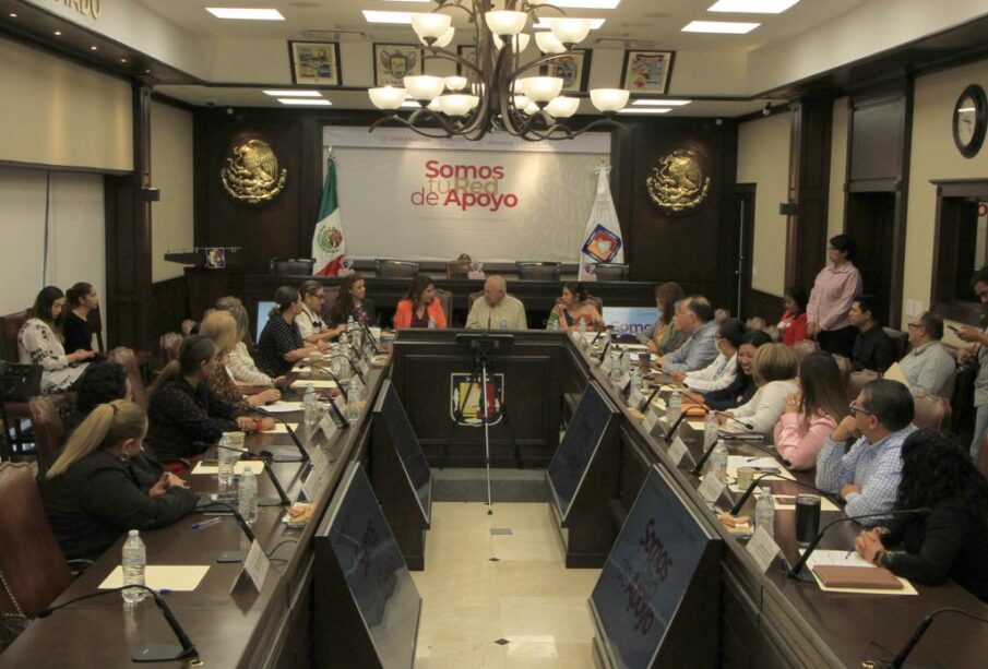 Junta del gobierno de BCS con la CONAVIM.