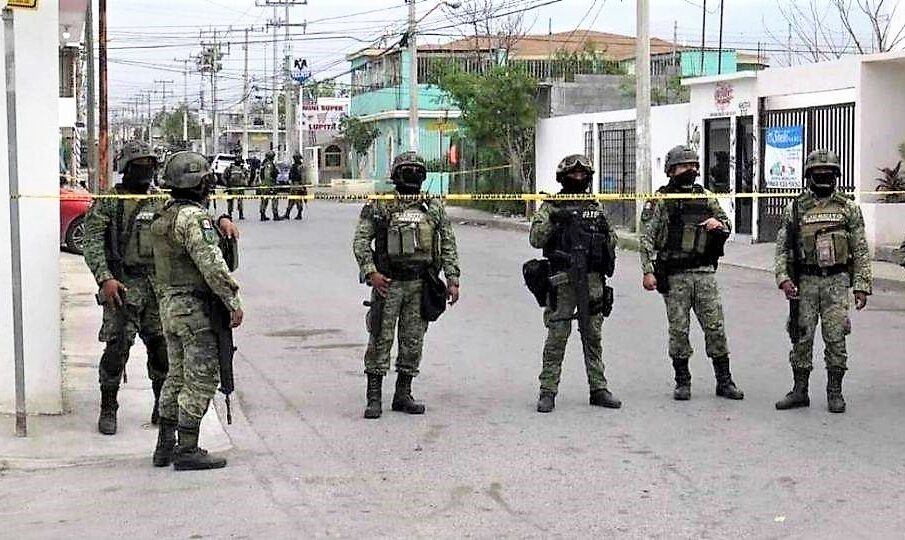 Militares en zona acordonada