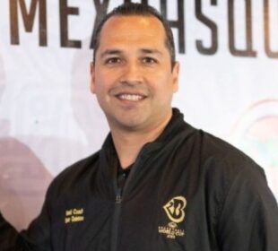 Omar Quintero, entrenador de la selección de básquetbol mexicana.