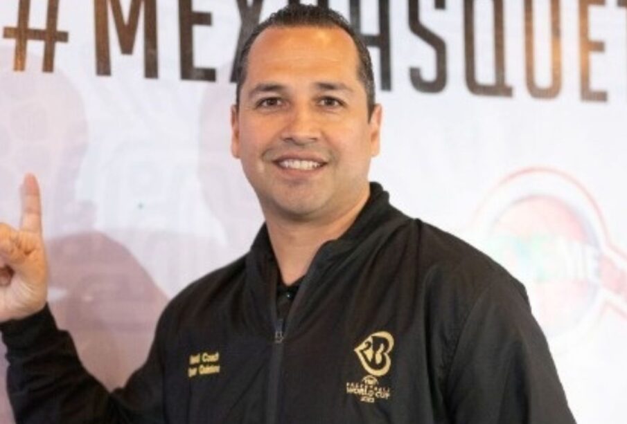 Omar Quintero, entrenador de la selección de básquetbol mexicana.