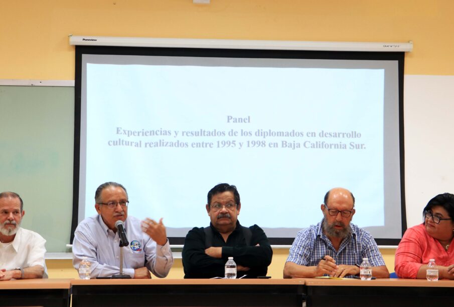 Panel sobre experiencias y desarrollo cultural de la UABCS.
