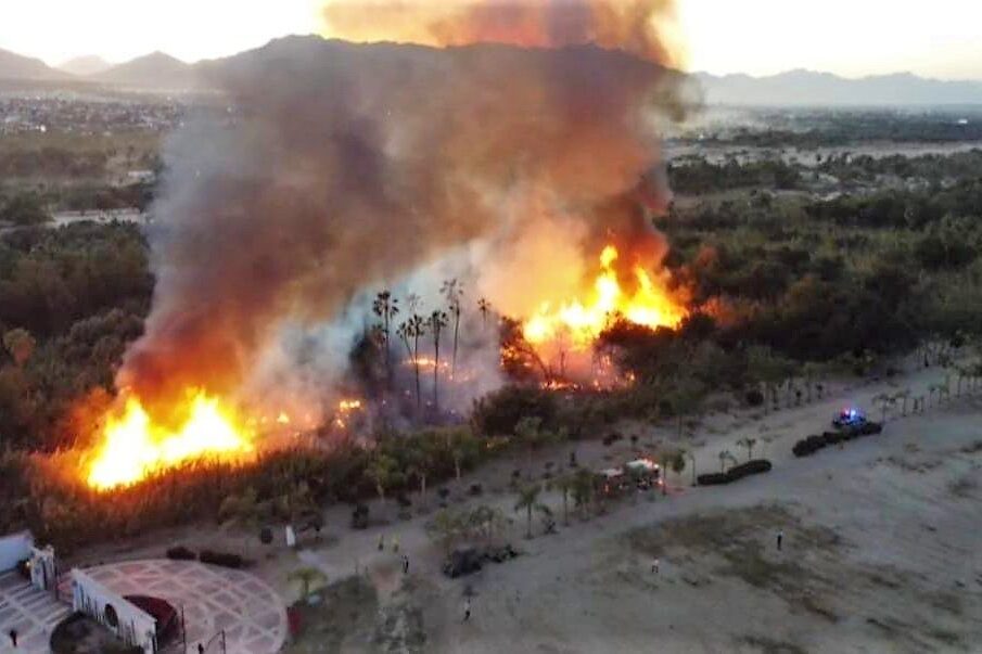 Toma aérea del incendio en el Estero