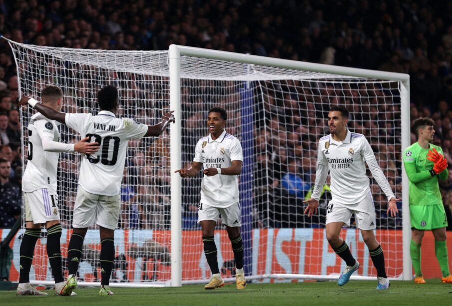 Jugadores del Real Madrid festejando un gol ante el Chelsea en la Champions League