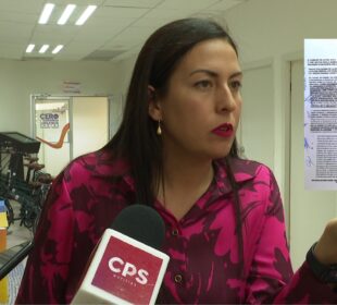 Milena Quiroga Romero, alcaldesa de La Paz, hablando para los micrófonos de CPS Noticias