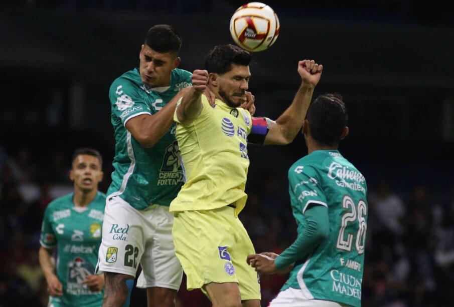 Empate lleno de polémica entre América y León; hubo goles anulados, expulsiones y agresiones