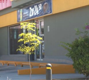 Asaltan tienda de conveniencia en La Paz