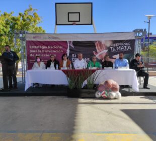 autoridades en el arranque de la campaña contra las drogas