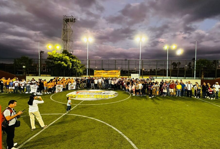 Evento deportivo en una cancha de Los Cabos