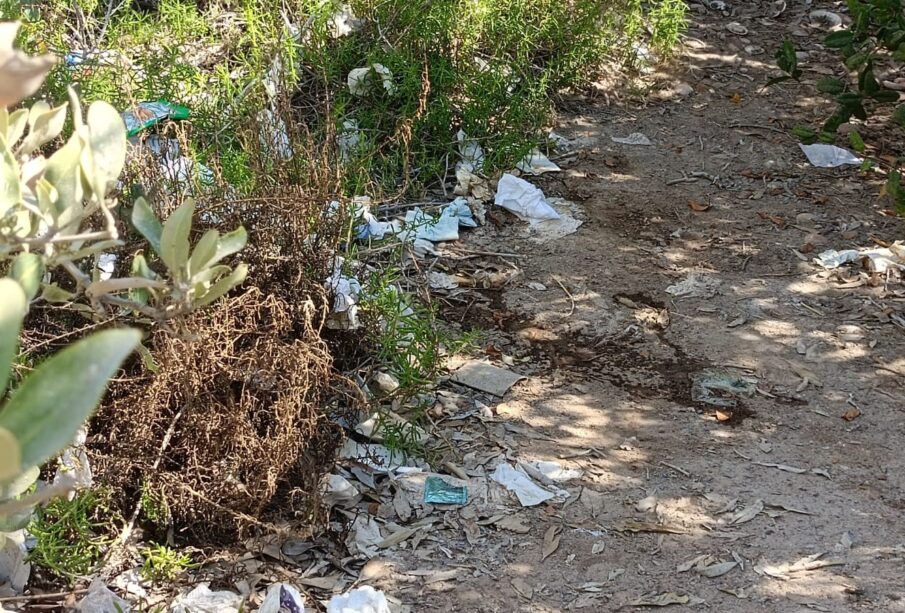 suciedad por falta de baños públicos en La Paz