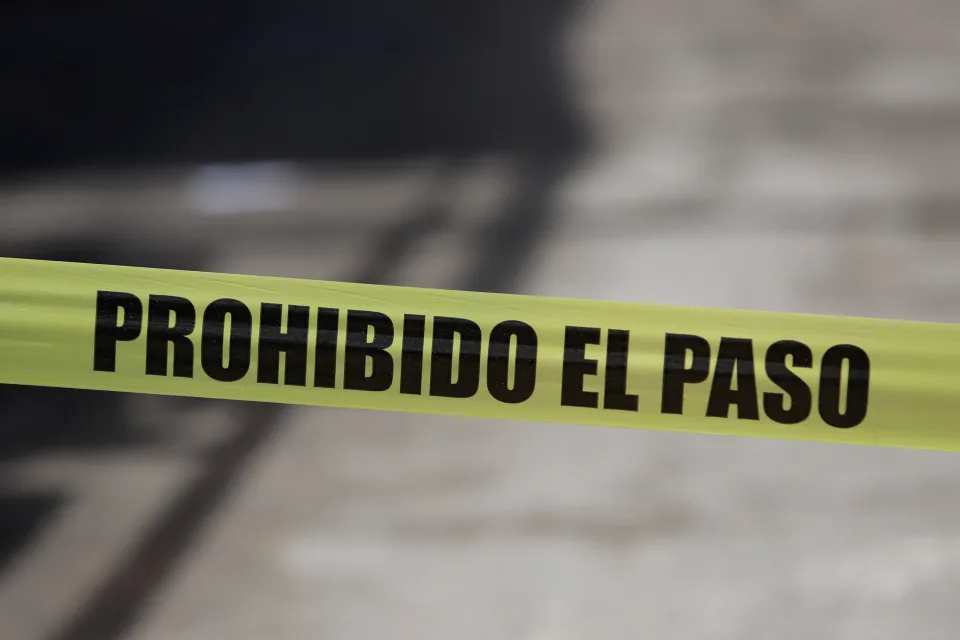 cinta de prohibido el paso