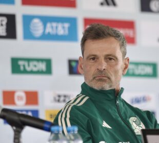 Diego Cocca en una conferencia de prensa de la Selección Mexicana