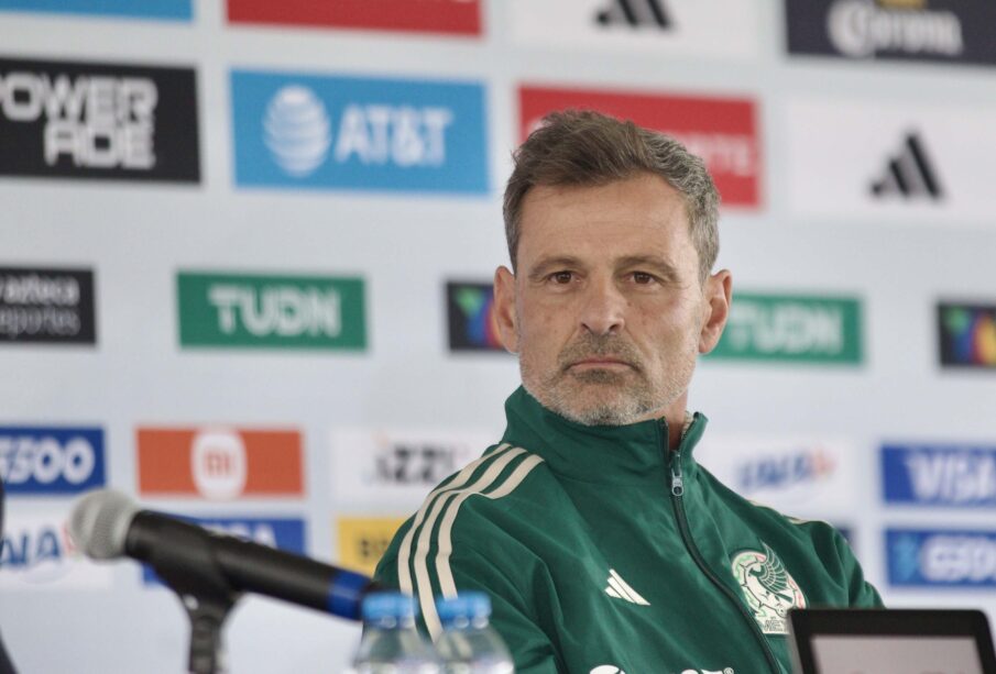 Diego Cocca en una conferencia de prensa de la Selección Mexicana