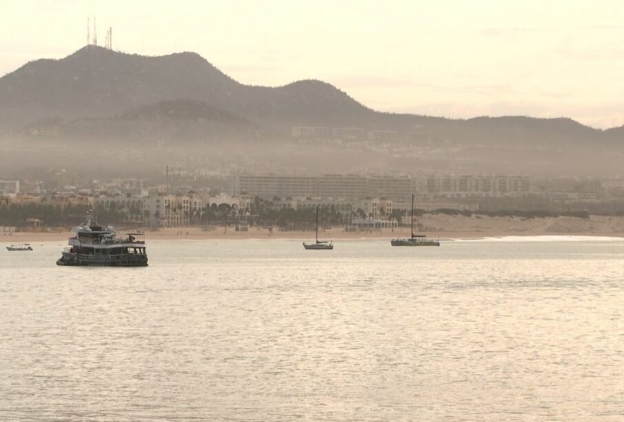 Velero en aguas de Cabos San Lucas