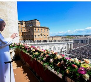 El papa Francisco ante la gente en el Vaticano.