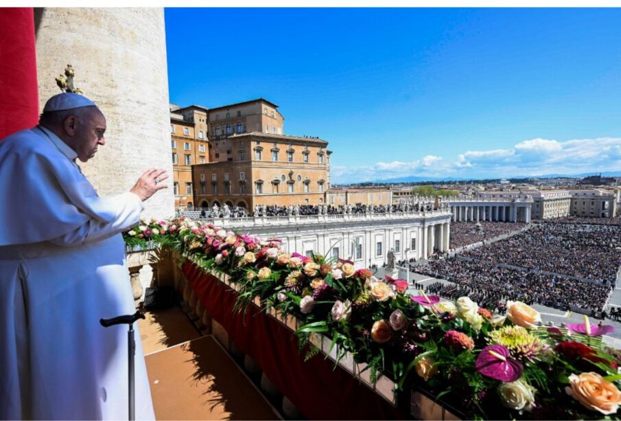 El papa Francisco ante la gente en el Vaticano.