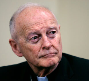 Ex cardenal acusado de abuso sexual