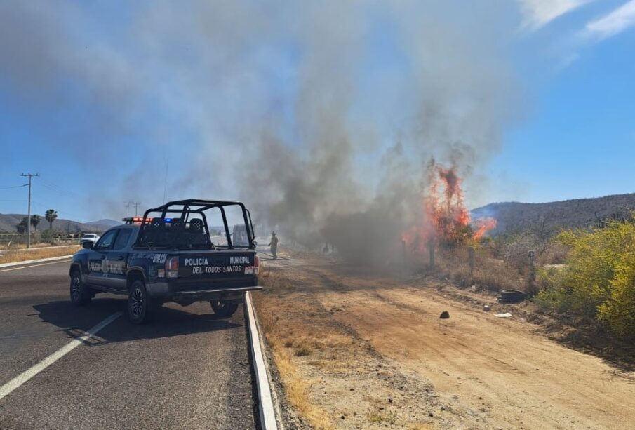 Incendio en carretera La Paz - Todos Santos