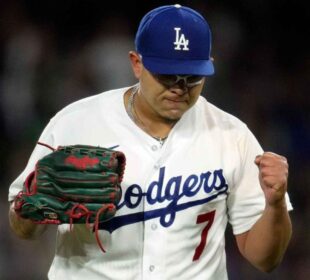 Julio Urías, pitcher de los Dodgers