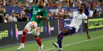 Alexis Vega en el partido de la Selección Mexicana contra Estados Unidos