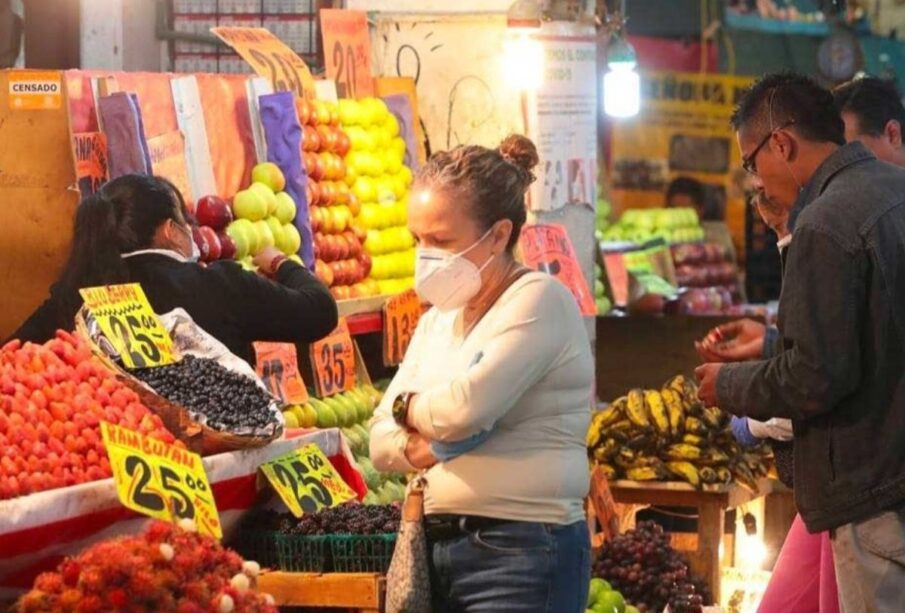 Familias compran alimentos más caros en México