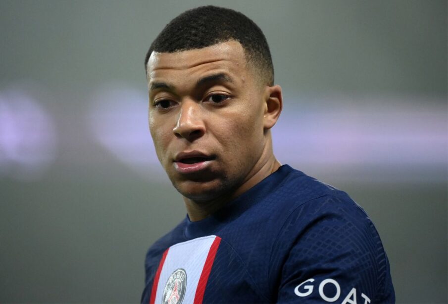 Kylian Mbappé en un partido con el PSG