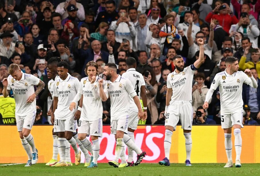 Jugadores del Real Madrid festejando un gol contra el Chelsea