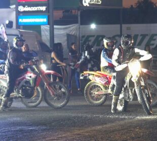 Motociclistas participan en el Rip to Cabo 2023