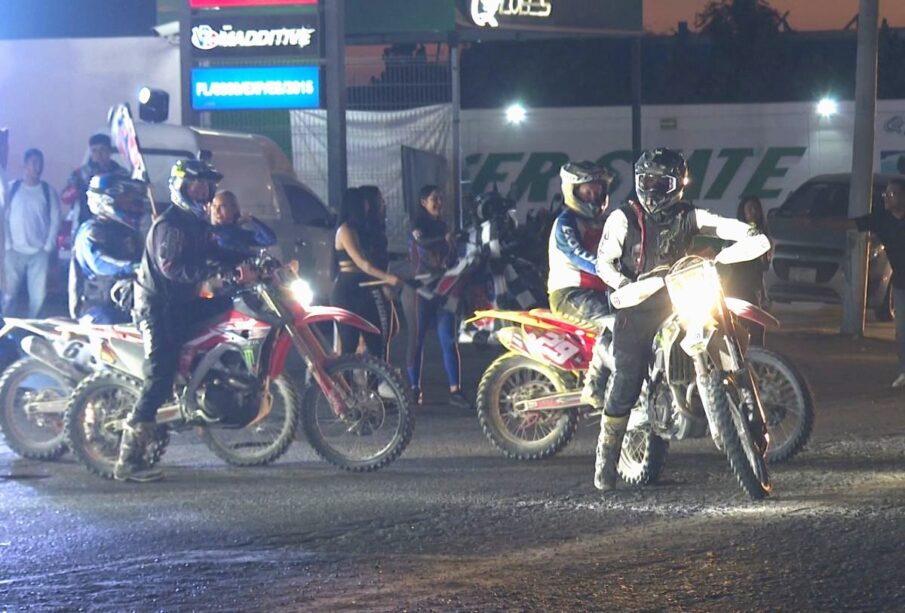 Motociclistas participan en el Rip to Cabo 2023